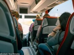 Os assentos ‘generosos’ em nossa viagem de ônibus de luxo eram apertados e próximos aos banheiros – temos alguma reclamação? Responder DEAN DUNHAM KC