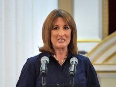 Burnham ‘lança uma sombra sobre a economia’ enquanto Reeves deixa o 11º lugar com crescimento sombrio e futuro frágil