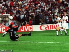 MICHAEL OWEN: Eu era apenas um garoto de 18 anos correndo entre os defensores, coisas de playground. Não percebi o quanto a Inglaterra e a Argentina eram um campo de batalha… mas logo percebi