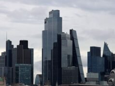 Quatro empresas britânicas são alvo de um frenesi de licitações de £ 10 bilhões, enquanto predadores estrangeiros vasculham o mercado de ações do Reino Unido em busca de pechinchas