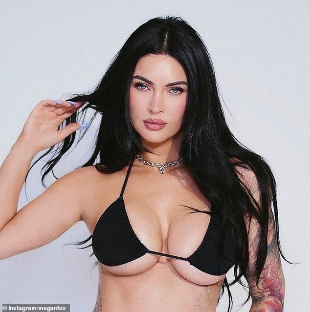 110098069-15986791-Megan_Fox_40_clapped_back_at_a_troll_who_had_something_to_say_ab-a-54_17843574329.jpeg