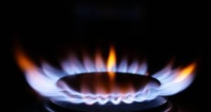 As famílias estão a preparar-se para novos choques nas contas de energia à medida que a guerra do Irão aumenta os preços do petróleo e do gás