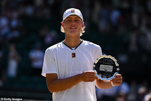 110199979-15998673-Cruz_Hewitt_pictured_has_been_awarded_a_qualifying_wildcard_at_t-a-1_178478830206.jpeg