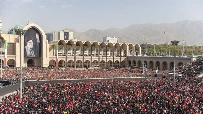 Autoridades iranianas fazem ameaças enquanto os militares dos EUA atacam novamente a República Islâmica Autoridades iranianas fazem ameaças enquanto os militares dos EUA atacam novamente a República Islâmica