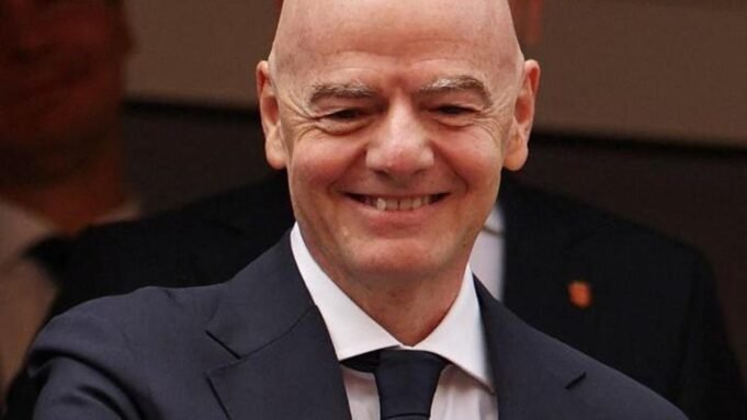 Na Copa do Mundo, o presidente da FIFA, Infantino, poluiu 78 pessoas com seus voos Na Copa do Mundo, o presidente da FIFA, Infantino, poluiu 78 pessoas com seus voos