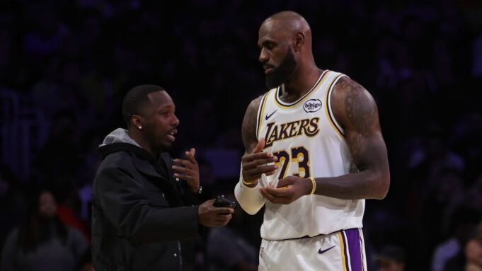 Agente: LeBron olhando para Heat, Cavs, Sixers, outros.
