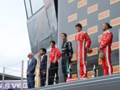 Hamilton mantém pódio no GP da Inglaterra após escapar da proibição da bandeira amarela