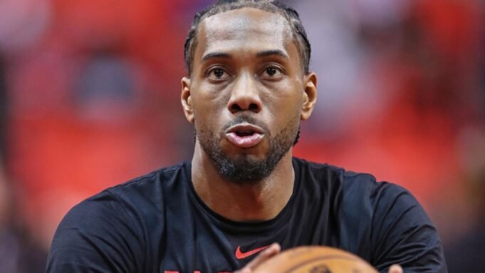 Fontes: Kawhi contrata novo agente para o próximo negócio.