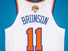 A camisa Brunson Game 1 Finals é vendida por mais de US$ 1 milhão.