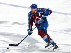 Nathan McKinnon e Connor McDavid lideram o ranking de 2026…