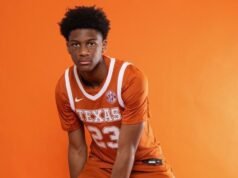 O melhor recruta dos 27, Spears Jr., foi reclassificado e escolheu o Texas