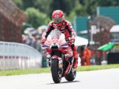 Márquez lidera raspagem da Ducati para vencer sprint