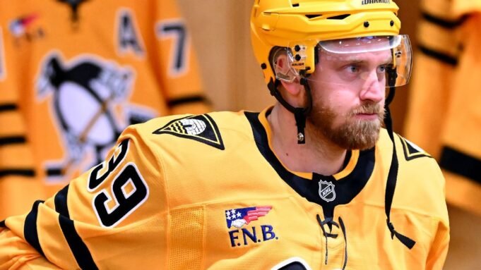 Os Devils assinam com Manta um contrato de 2 anos no valor de US$ 9,5 milhões