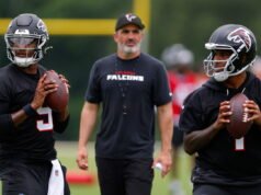Batalha fascinante do quarterback do Atlanta Falcons antes do campo de treinamento