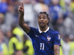 Didier Deschamps apoiou Olise após a derrota da Espanha