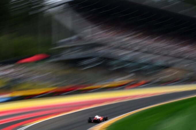 Um erro de bandeira amarela custou Leclerc na qualificação para o GP da Bélgica Um erro de bandeira amarela custou Leclerc na qualificação para o GP da Bélgica