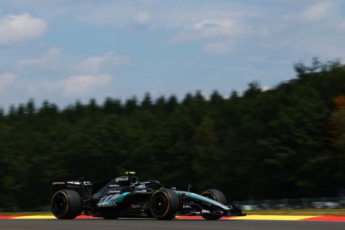 Antonelli foi o mais rápido quando Hamilton caiu no final do FP3 Antonelli foi o mais rápido quando Hamilton caiu no final do FP3