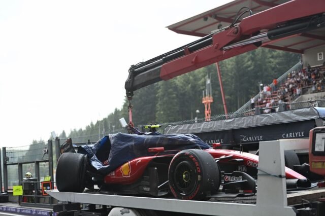 1784449377_lewis-hamilton-ferrari-2.jpg