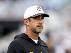 Aaron Rodgers se reúne com sua família distante