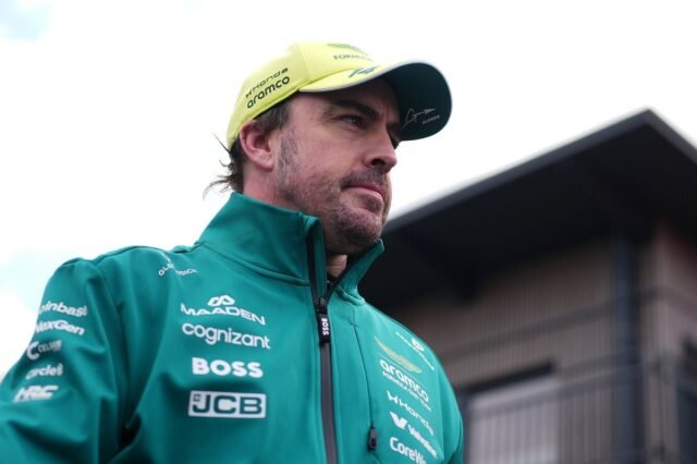 1784643505_fernando-alonso-aston-martin-r-2.jpg