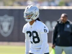 O novato dos Raiders, CB Jermod McCoy, oficializa a assinatura