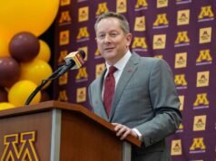 Os Gophers prorrogaram Medved após uma primeira temporada difícil