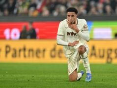 O diretor do Augsburg apoia o talento americano-alemão Noahkai Banks para se tornar “um dos melhores zagueiros”