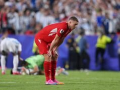 Gladbach está aberto a ofertas para Elvedi com links para Leeds