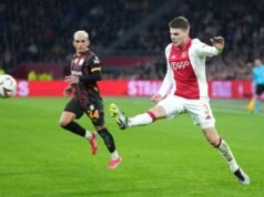 Frankfurt chegou a acordo com o lateral-direito do Ajax, Anton Gaaei