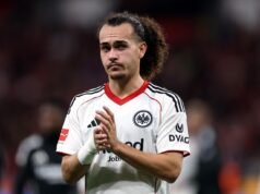 Leverkusen identificou o zagueiro Theate do Frankfurt como alvo de transferência