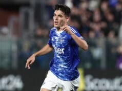O Bayer Leverkusen identificou Álex Valle, do Como, como substituto de Grimaldo