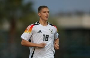 A estrela do FC Bayern deve assinar seu primeiro contrato profissional