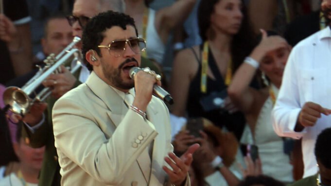 Bad Bunny seduz Milão, o reggaeton como política e cultura global – Notícias Bad Bunny seduz Milão, o reggaeton como política e cultura global – Notícias