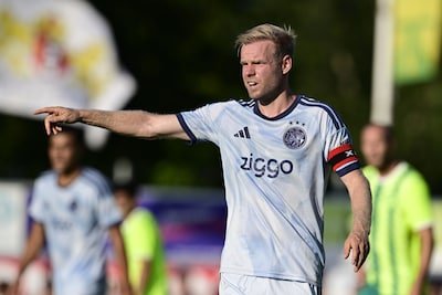 2026-07-10-19-50-01-hulshorst-davy-klaasen-of-ajax-tijdens-een-oefenwedstrijd-tussen-ajax-en-aek-lar.jpeg