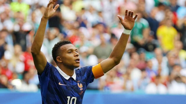 2026-07-18T224641Z-328468807-UP1EM7I1R9SN0-RTRMADP-3-SOCCER-WORLDCUP-FRA-ENG.jpg