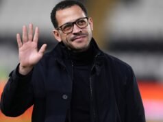O ex-técnico do Chelsea, Liam Rosenior, 41, retorna à gestão após três meses de desemprego quando assume o Paris FC