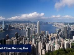 Hong Kong continua em 17º lugar entre as principais cidades para estudantes, mas sofre com custos elevados.
