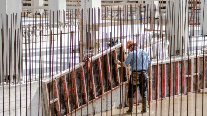O plano habitacional, Municípios contra o governo: “Só palavras de ordem, mas o dinheiro não está aí”