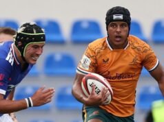 A World Rugby foi instada a reprimir as substituições de quadril enquanto o Sydney Roosters se junta à batalha pela jovem estrela.