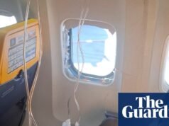 ‘Se morrermos, morreremos juntos’: a esposa do passageiro da Ryanair quase foi sugada pelas conversas na janela | Ryanair