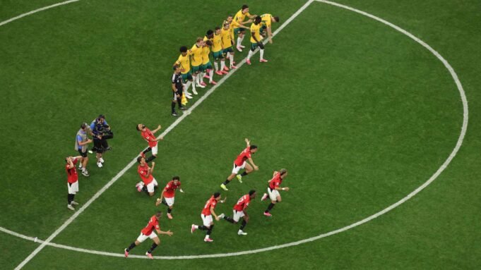 Os pênaltis fazem o egípcio voar, as oitavas de final são a Copa do Mundo deles. Austrália eliminada Os pênaltis fazem o egípcio voar, as oitavas de final são a Copa do Mundo deles. Austrália eliminada