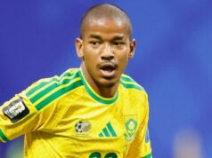 O meio-campista sul-africano Jayden Adams morreu aos 25 anos