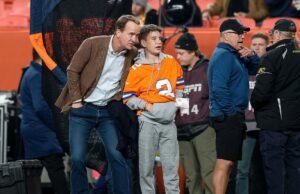 Em seguida, Manning entrou no pipeline de quarterback.
