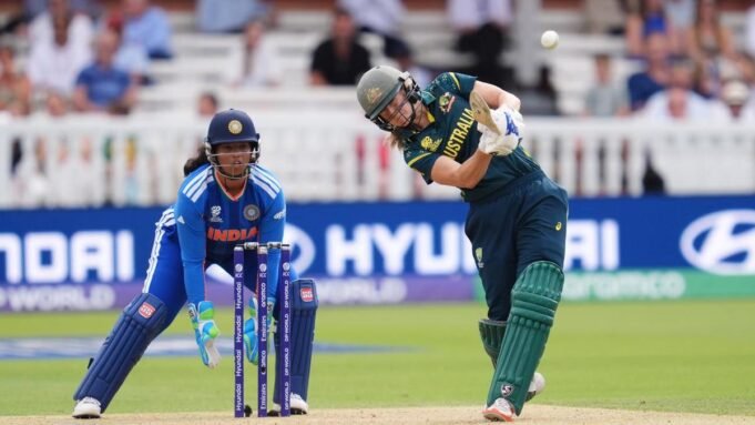 Perry a caminho da final da Copa do Mundo T20 com a Inglaterra