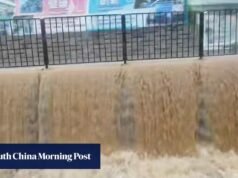 Clipes de rios inundados e ruas de Hong Kong após fortes chuvas estão se tornando virais online.