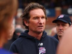 A lenda do clube, Simon Madden, pediu aos Bombers que tratassem James Hird da mesma forma no processo de seleção