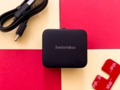 O minúsculo braço robótico do SwitchBot era exatamente o que eu precisava para me livrar das baratas