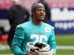 Relatório: Comandantes assinam contrato de 1 ano com CB Rasul Douglas.