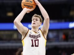 Onze jogadores entraram com ações judiciais contestando as novas regras de elegibilidade da NCAA.