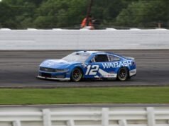 Ryan Blaney conquistou a pole em Atlanta, liderando uma varredura na primeira fila para o Team Penske.